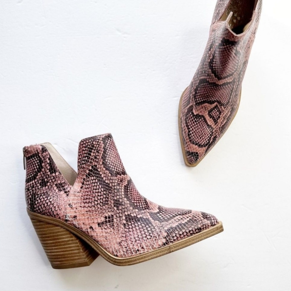 Vince Camuto Gigietta Rosewood Snake Cutout Booties Pointed Toe Pink Size 7.5 - Picture 2 of 4